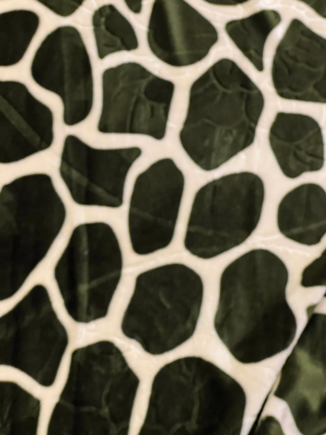 Luxury Embossed Velvet Fleece Bedsheet – King Size | Green & Cream Modern Pattern